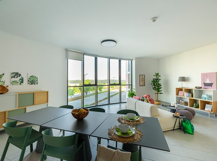 Triple-3TR_3TR-with-kitchen-and-living_02